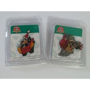 90s Taz Tasmanian Devil & Daffy Duck Lapel Pins Looney Tunes 1998 Christmas New